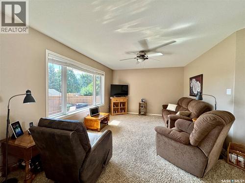 105 Russell Drive, Yorkton, SK - Indoor Photo Showing Living Room