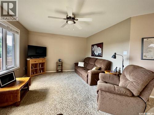 105 Russell Drive, Yorkton, SK - Indoor Photo Showing Living Room
