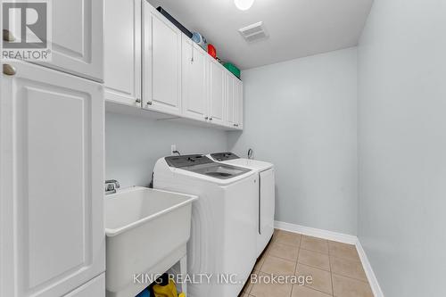 100 Pantomine Boulevard, Brampton, ON - Indoor Photo Showing Laundry Room