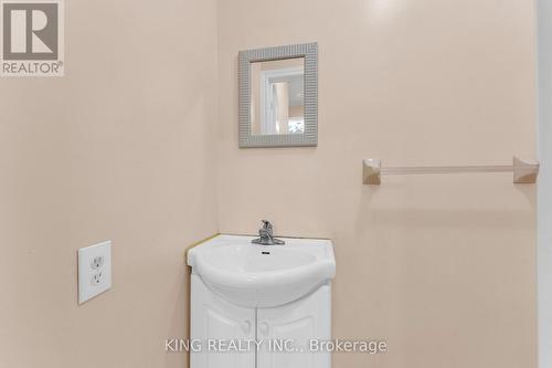 100 Pantomine Boulevard, Brampton, ON - Indoor Photo Showing Bathroom