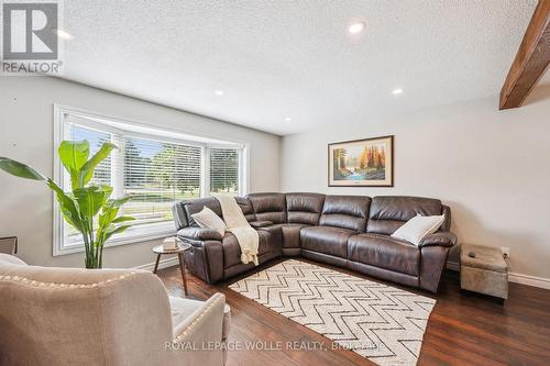 659 Glen Forrest Boulevard, Waterloo, ON - Indoor Photo Showing Living Room