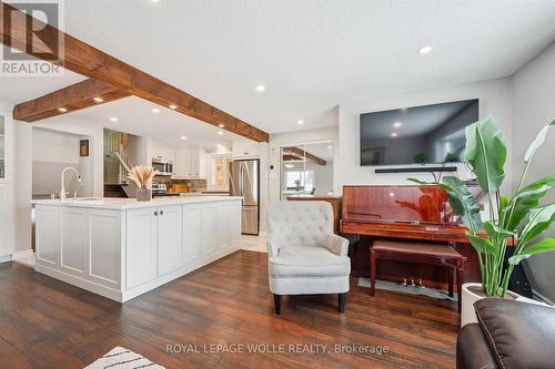 659 Glen Forrest Boulevard, Waterloo, ON - Indoor Photo Showing Living Room
