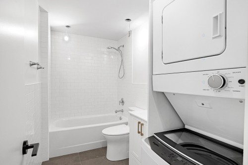 Bathroom - 4-1228 Rue St-Mathieu, Montréal (Ville-Marie), QC - Indoor Photo Showing Bathroom