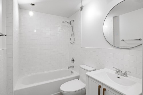 Bathroom - 4-1228 Rue St-Mathieu, Montréal (Ville-Marie), QC - Indoor Photo Showing Bathroom