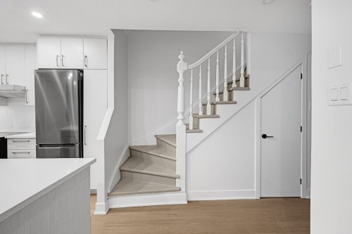 Staircase - 4-1228 Rue St-Mathieu, Montréal (Ville-Marie), QC - Indoor
