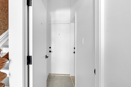 Mud Room - 4-1228 Rue St-Mathieu, Montréal (Ville-Marie), QC - Indoor Photo Showing Other Room