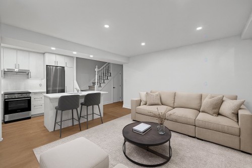 Living Room - 4-1228 Rue St-Mathieu, Montréal (Ville-Marie), QC - Indoor Photo Showing Other Room
