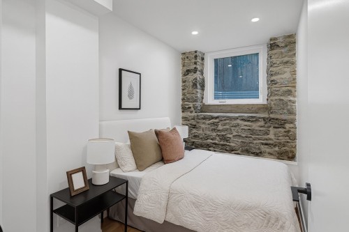 Bedroom - 4-1228 Rue St-Mathieu, Montréal (Ville-Marie), QC - Indoor Photo Showing Bedroom
