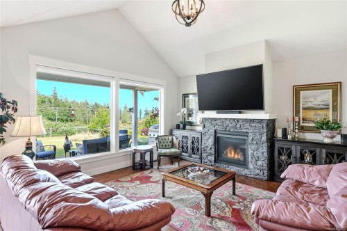 3861 Creekside Dr, Bowser, BC 