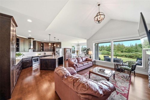 3861 Creekside Dr, Bowser, BC 