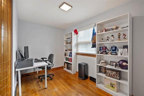 40 Argonne Bay, Winnipeg, MB - Indoor Photo Showing Office