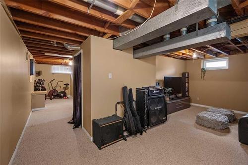 40 Argonne Bay, Winnipeg, MB - Indoor Photo Showing Basement