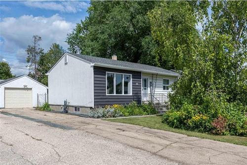 40 Argonne Bay, Winnipeg, MB - Outdoor