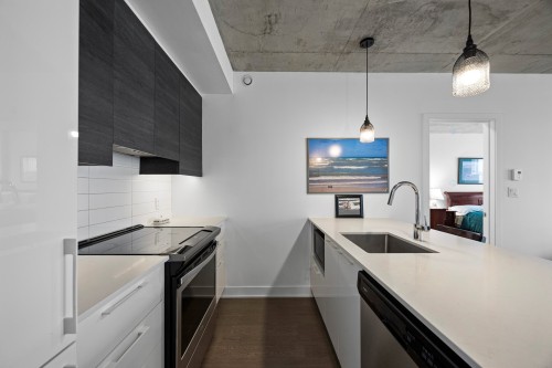 Cuisine - 615-695 Boul. Perrot, L'Île-Perrot, QC - Indoor Photo Showing Kitchen With Upgraded Kitchen