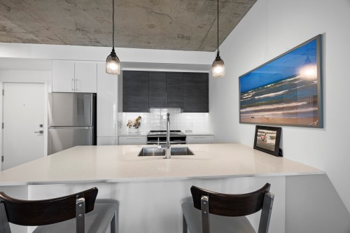 Cuisine - 615-695 Boul. Perrot, L'Île-Perrot, QC - Indoor Photo Showing Kitchen With Double Sink With Upgraded Kitchen