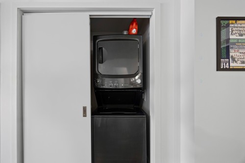 Salle de lavage - 615-695 Boul. Perrot, L'Île-Perrot, QC - Indoor Photo Showing Laundry Room