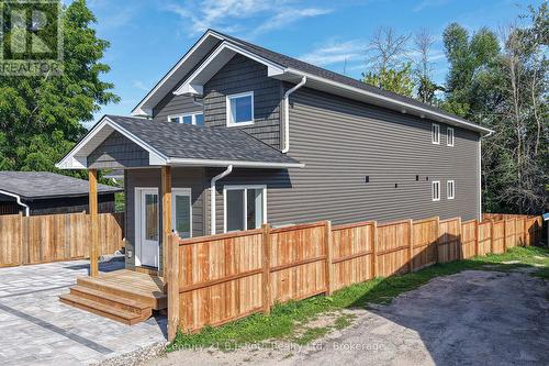 2 (UPPER) - 165 BARRIE ROAD , Orillia, Ontario L3V 2P6 2