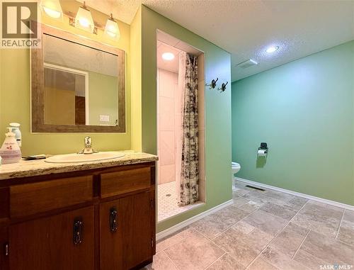 2173 Douglas Avenue, North Battleford, SK - Indoor Photo Showing Bathroom