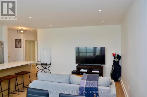 404 - 219 WILSON AVENUE , Toronto, Ontario M5M 3B2 5