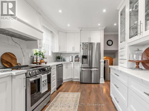2 Grenadine Court, Toronto, ON - Indoor Photo Showing Kitchen With Upgraded Kitchen