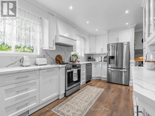 2 Grenadine Court, Toronto, ON - Indoor Photo Showing Kitchen With Upgraded Kitchen