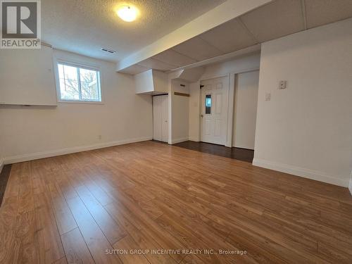 LOWER - 211 CLIFF ROAD , Barrie, Ontario L4N 3X5 4