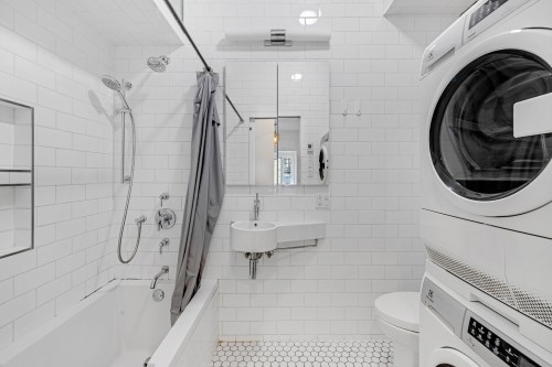 Salle de bains - 1-1220 Rue St-Mathieu, Montréal (Ville-Marie), QC - Indoor Photo Showing Laundry Room