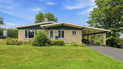 860 27e Rue  Saint-Georges, QC G5Y 4K4