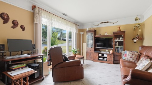 Salon - 860 27E Rue, Saint-Georges, QC - Indoor Photo Showing Living Room