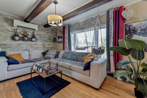 Salon - 1547 Rue Picasso, Beloeil, QC - Indoor Photo Showing Living Room