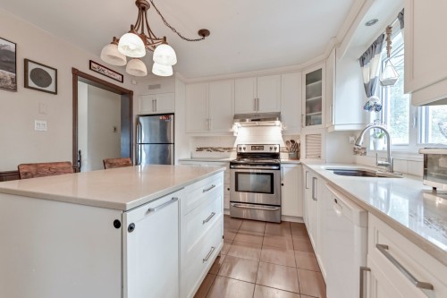 Cuisine - 1547 Rue Picasso, Beloeil, QC - Indoor Photo Showing Kitchen With Upgraded Kitchen