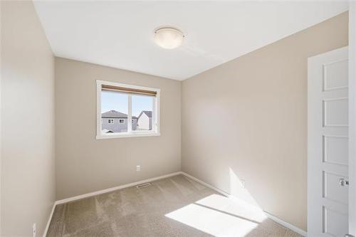 97 Lyra Gate, Winnipeg, MB 