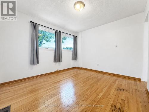 22 Poplar Crescent, Aurora, ON - Indoor Photo Showing Other Room