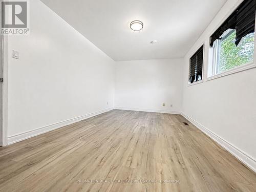 22 Poplar Crescent, Aurora, ON - Indoor Photo Showing Other Room