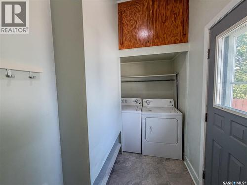 228 8Th Avenue E, Melville, SK - Indoor Photo Showing Laundry Room