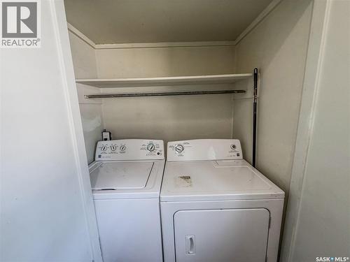 228 8Th Avenue E, Melville, SK - Indoor Photo Showing Laundry Room