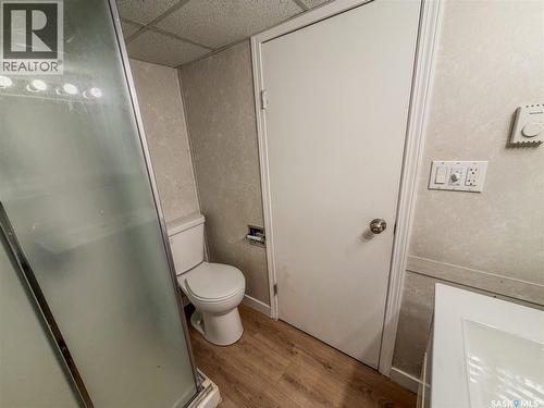 228 8Th Avenue E, Melville, SK - Indoor Photo Showing Bathroom