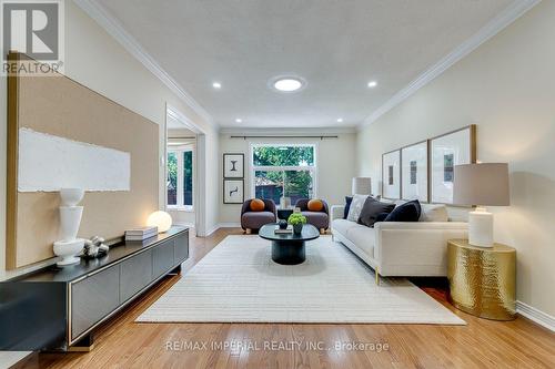 4303 Mayflower Drive, Mississauga, ON - Indoor Photo Showing Living Room