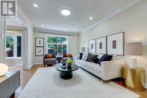 4303 Mayflower Drive, Mississauga, ON - Indoor Photo Showing Living Room
