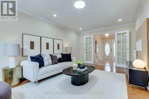 4303 Mayflower Drive, Mississauga, ON - Indoor Photo Showing Living Room