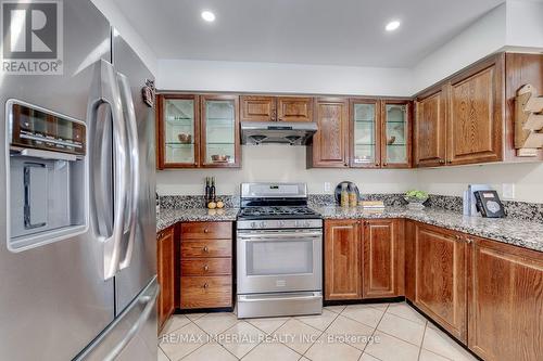 4303 Mayflower Drive, Mississauga, ON - Indoor Photo Showing Kitchen