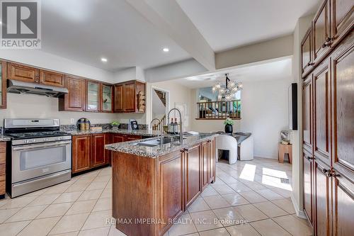 4303 Mayflower Drive, Mississauga, ON - Indoor Photo Showing Kitchen