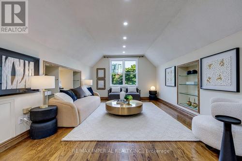 4303 Mayflower Drive, Mississauga, ON - Indoor Photo Showing Living Room