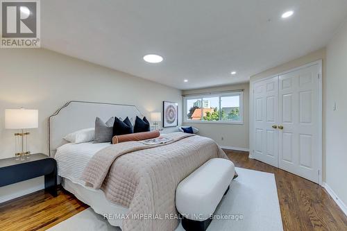 4303 Mayflower Drive, Mississauga, ON - Indoor Photo Showing Bedroom