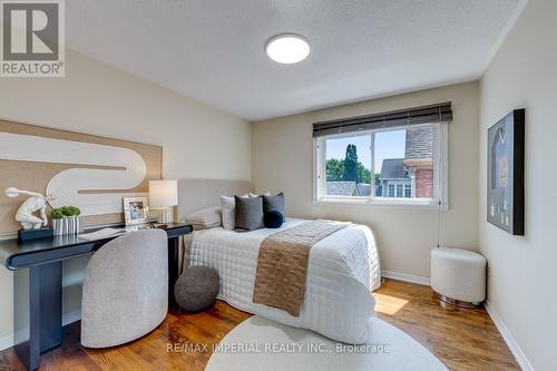 4303 Mayflower Drive, Mississauga, ON - Indoor Photo Showing Bedroom
