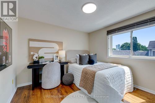 4303 Mayflower Drive, Mississauga, ON - Indoor Photo Showing Bedroom