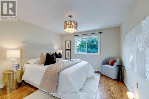 4303 Mayflower Drive, Mississauga, ON - Indoor Photo Showing Bedroom