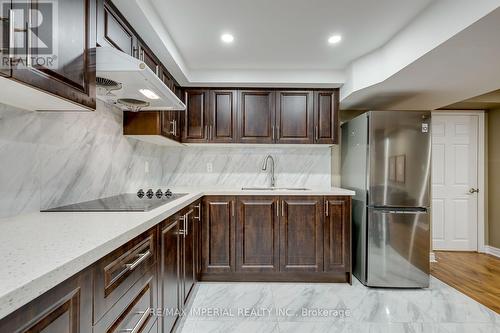 4303 Mayflower Drive, Mississauga, ON - Indoor Photo Showing Kitchen