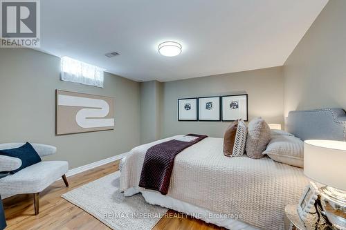 4303 Mayflower Drive, Mississauga, ON - Indoor Photo Showing Bedroom