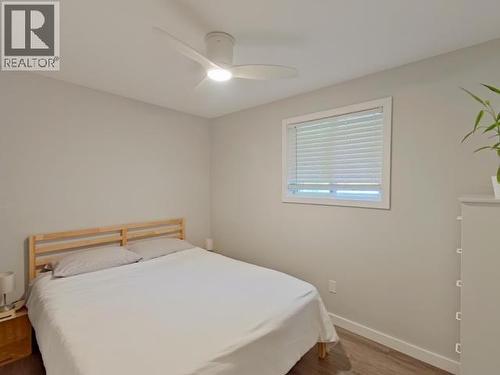 5720 Allen Ave, Powell River, BC - Indoor Photo Showing Bedroom